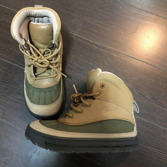 ❌SOLD❌ Nike boots - Picture 1 of 1